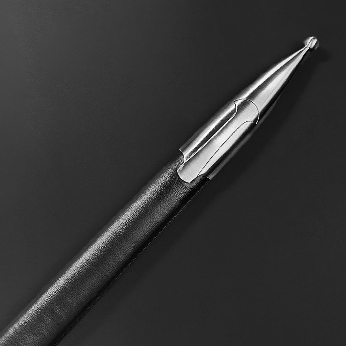 Knight's Collection "Valorbrand" -  44 1/2" Hand-Forged Medieval Sword