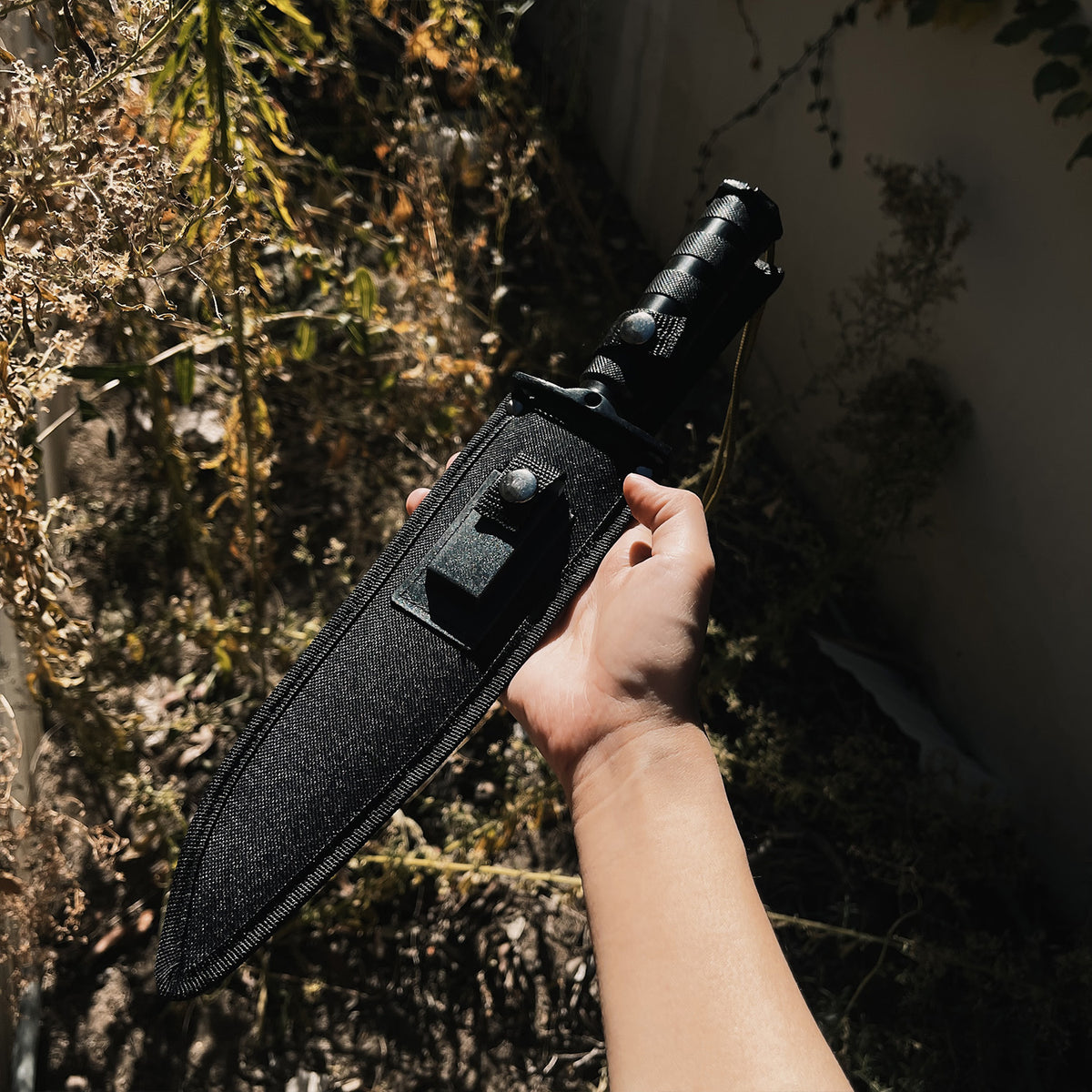 Outlander 9" Black Blade Hunting Knife