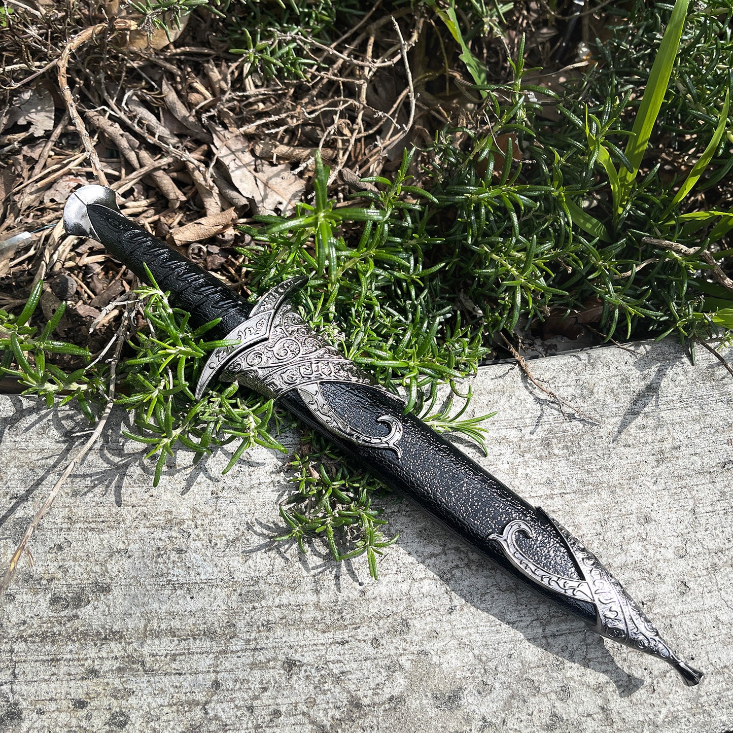 11" Fantasy dagger