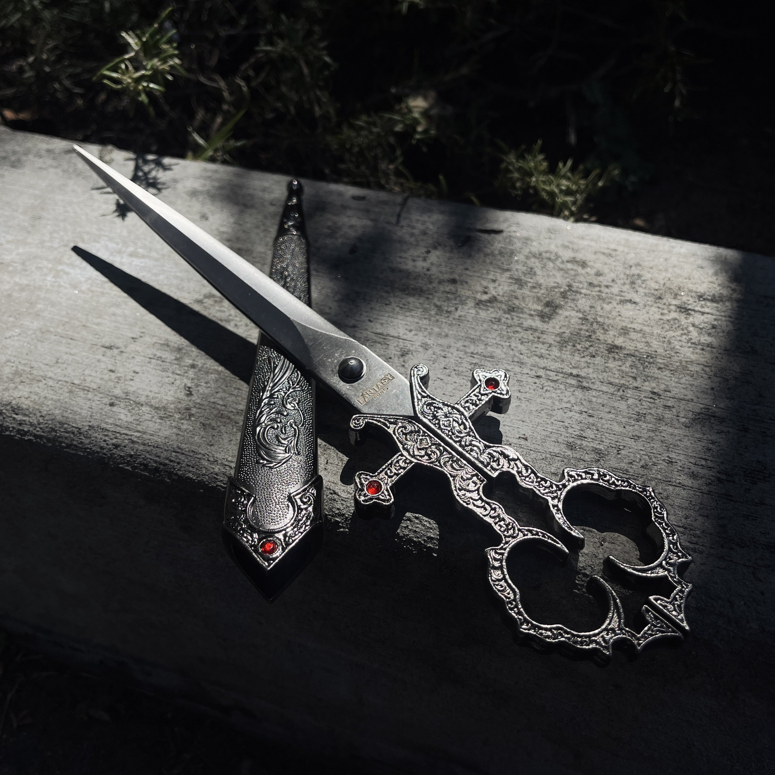 Wholesale Fantasy Dagger Scissors - Daggers for Resellers