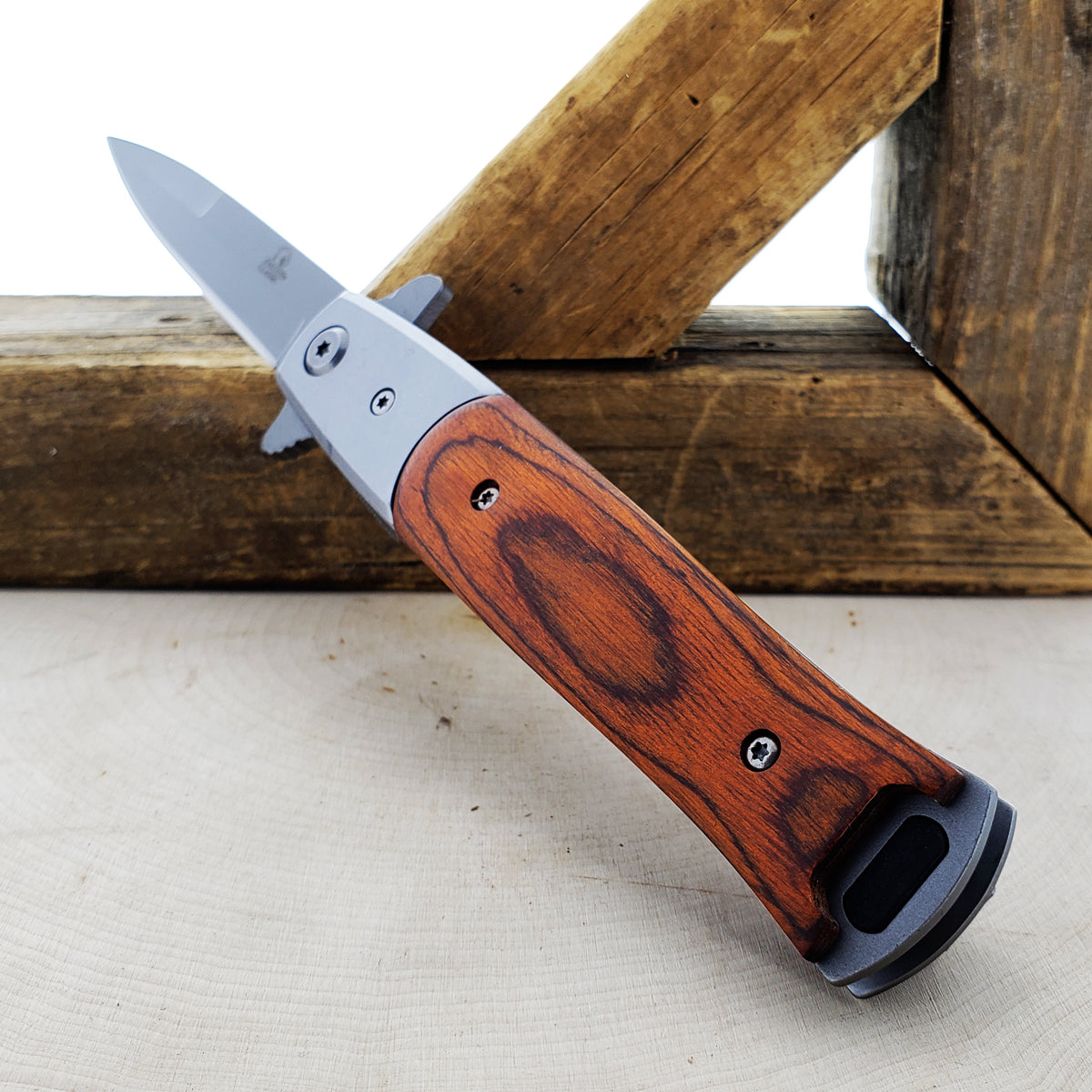Wholesale Falcon Wooden Handle Pocket Knives for Resellers featuring a sleek design and durable blade