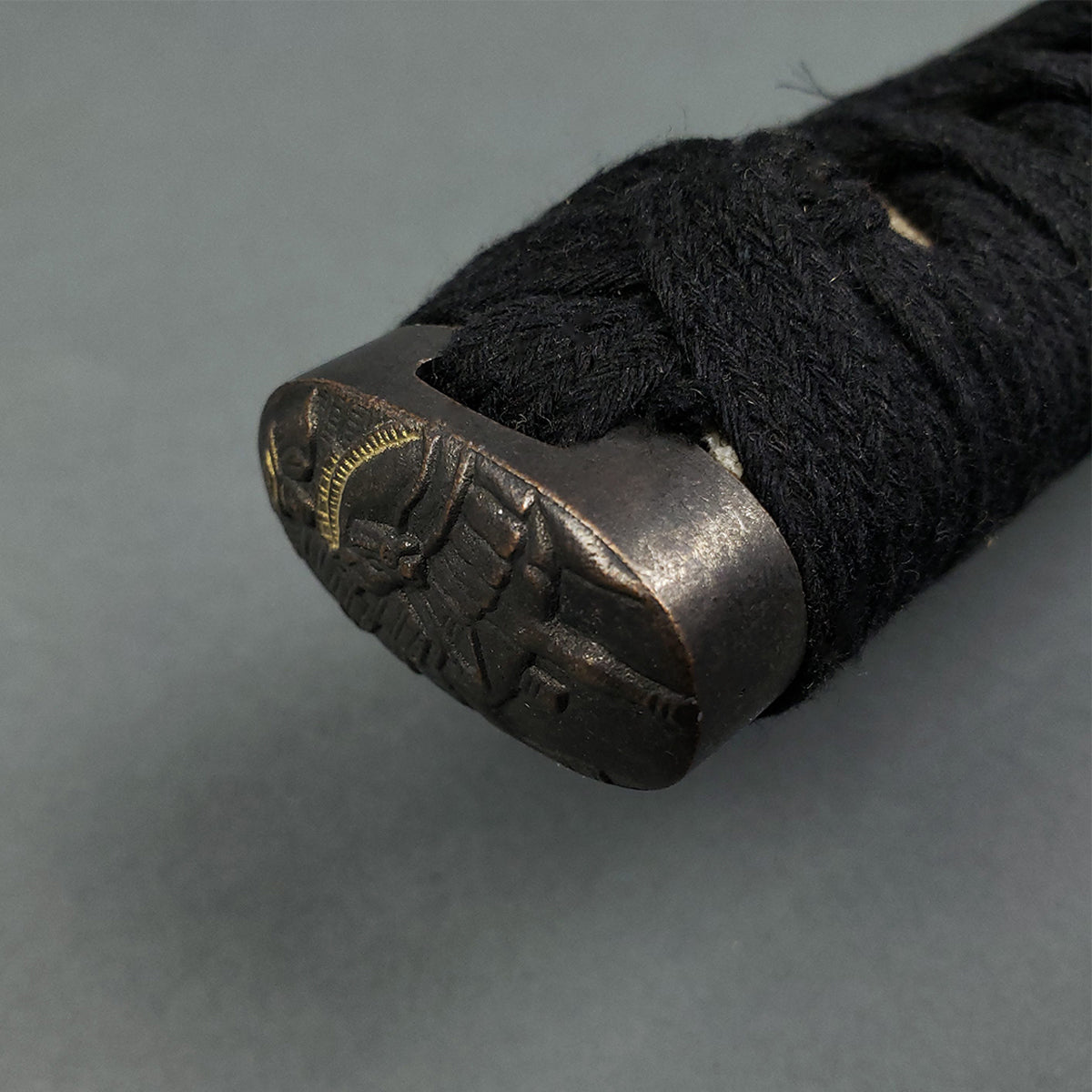 Close-up of the tsuka handle detailing on Musha Red Damascus Samurai Katana Sword with intricate design